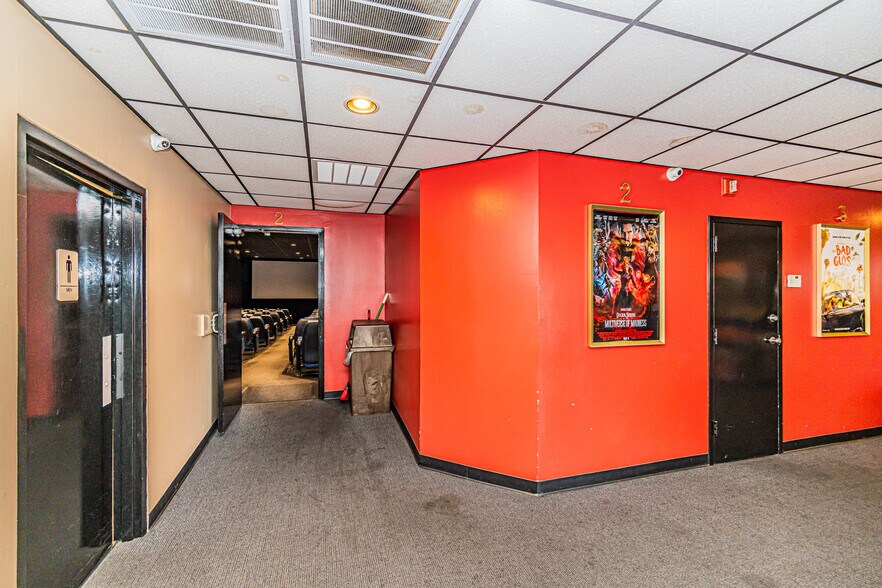 More Photos Of 1-11 S Prospect Ave, Park Ridge Restaurant For Lease