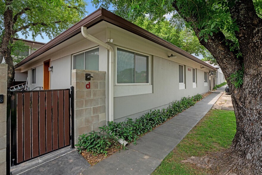 More Photos Of 8905 Tronewood Dr, Austin Apartments For Sale