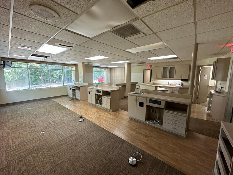 More Photos Of 810 Canton Rd, Marietta Medical For Lease