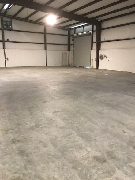 More Photos Of 509 US-27 Hwy, Branford Truck Terminal For Sale