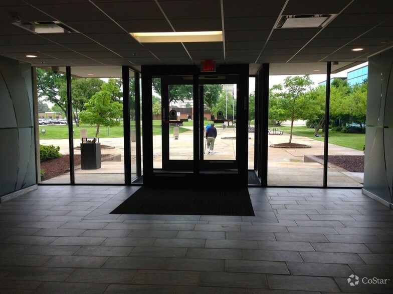 More Photos Of 500 Stephenson Hwy, Troy Office For Lease