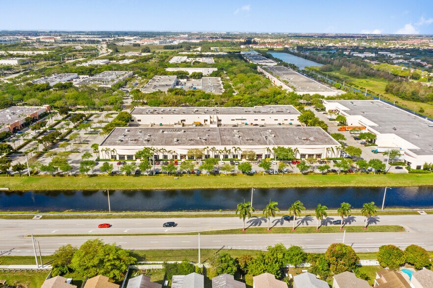 More Photos Of 2805-2889 N Commerce Pky, Miramar Distribution For Lease