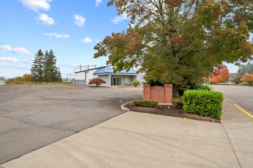 More Photos Of 13735 SW Galbreath Dr, Sherwood Warehouse For Lease