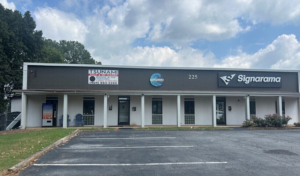 More Photos Of 225 Laredo Dr, Decatur Light Distribution For Lease