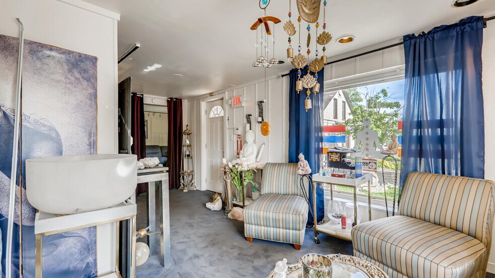 More Photos Of 231 N Milwaukee Ave, Wheeling Freestanding For Lease