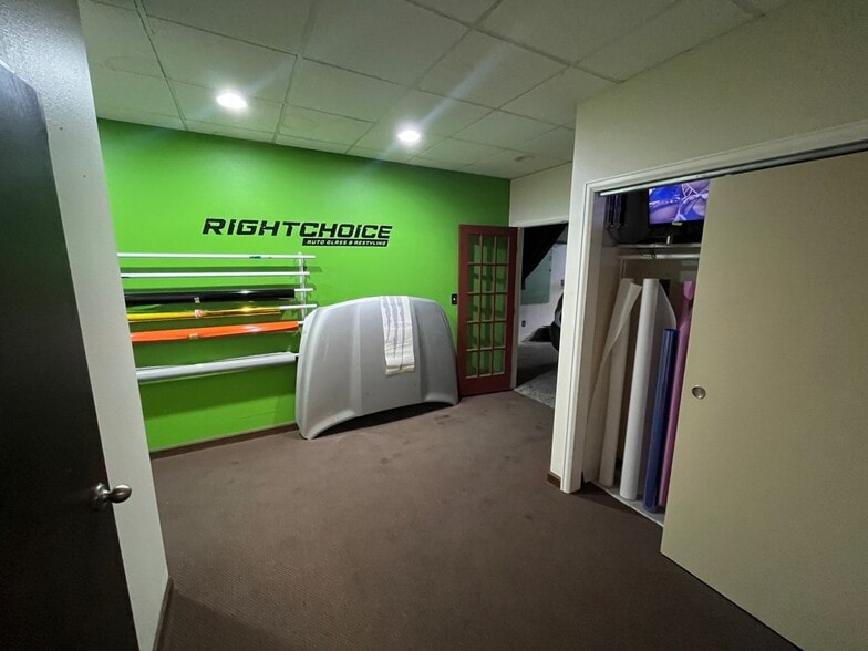 More Photos Of 7079 S Jordan Rd, Centennial Flex For Lease