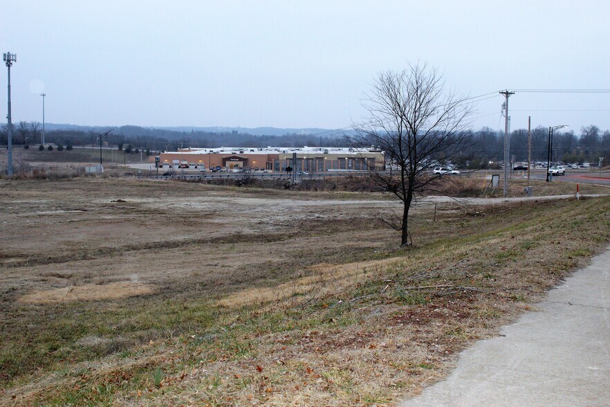 More Photos Of 2975 E McCarty St, Jefferson City Land For Sale