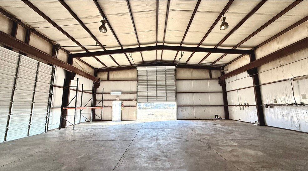 More Photos Of 1509 S County Road 1309, Midland Warehouse For Lease