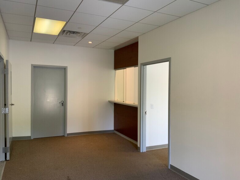 More Photos Of 643 Route 211E, Middletown Storefront Retail Office For Lease