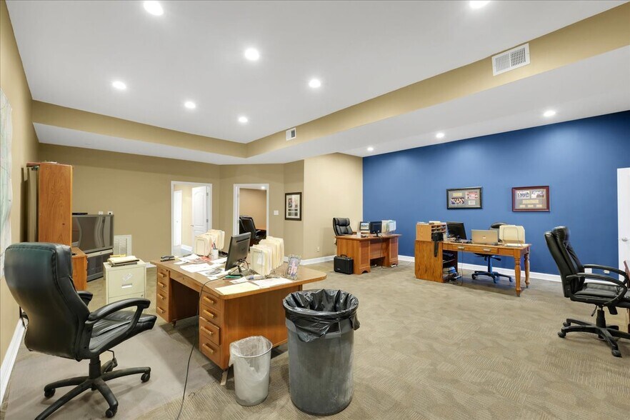 More Photos Of 1518 Petunia Ave, Louisville Warehouse For Sale