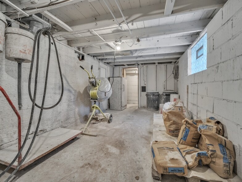 More Photos Of 4018 12th St NW, Canton Light Manufacturing For Sale