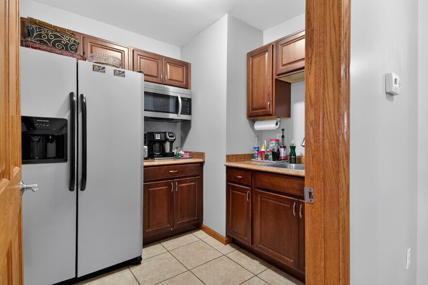 More Photos Of 175 2nd St, Belleville Office For Sale