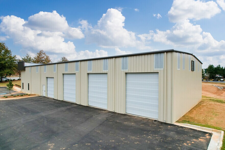 More Photos Of 485 Ethan Dr, Fayetteville Distribution For Lease