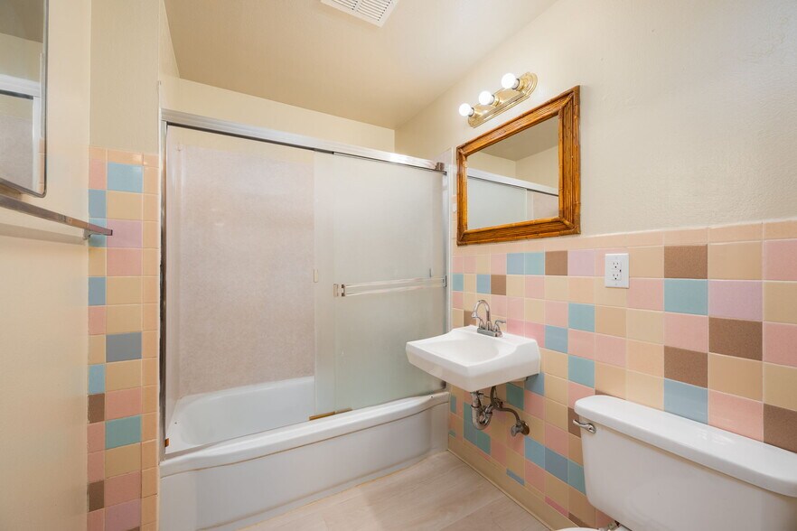 More Photos Of 7902 27th St W, University Place Apartments For Sale
