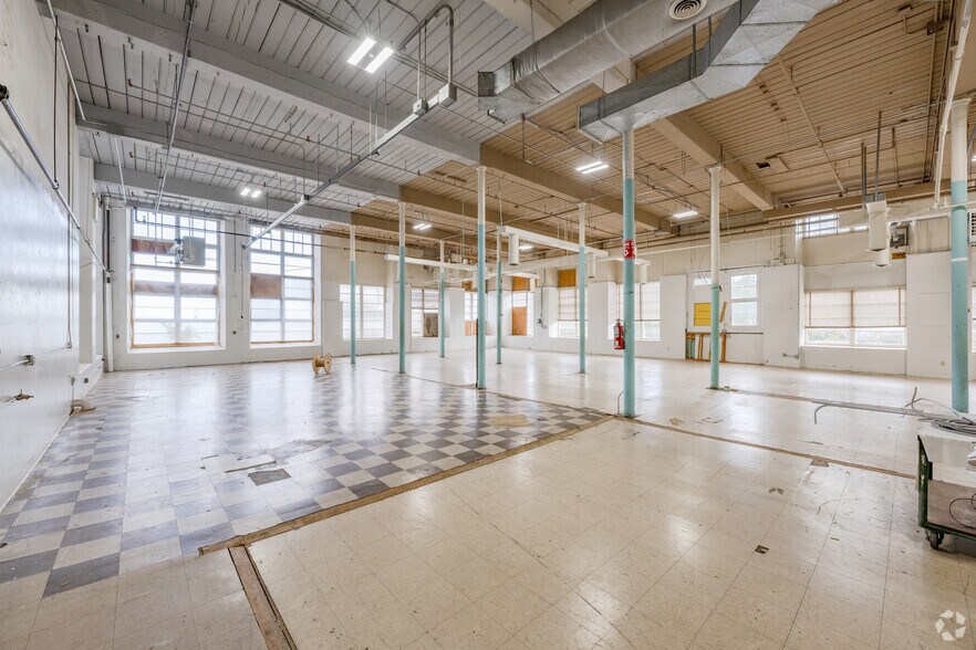 More Photos Of 1 Ace St, Fall River Warehouse For Lease