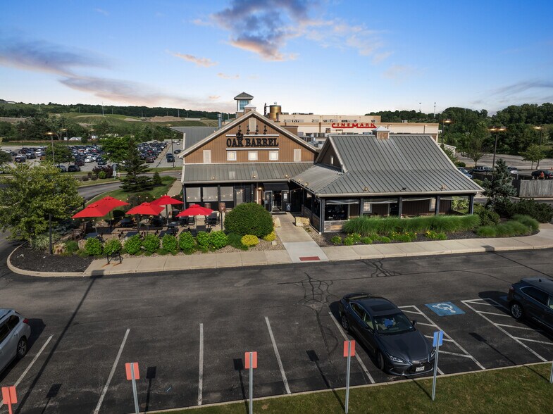 Primary Photo Of 5975 Canal Rd, Valley View Restaurant For Sale