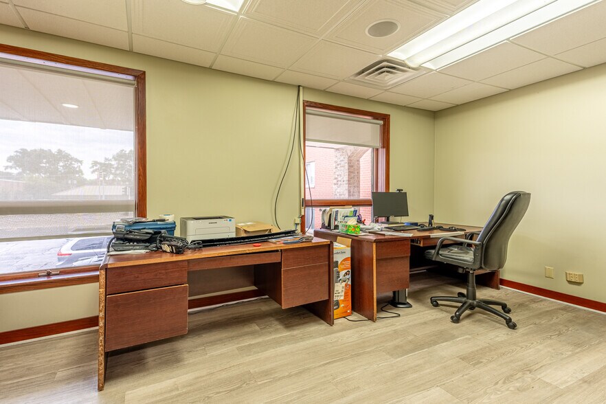 More Photos Of 401 N York St, Elmhurst Medical For Lease