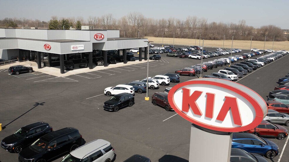 More Photos Of 5336 W Pike Plaza Rd, Indianapolis Auto Dealership For Sale