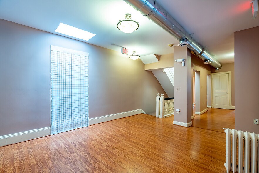 More Photos Of 1715 N St NW, Washington Office For Lease