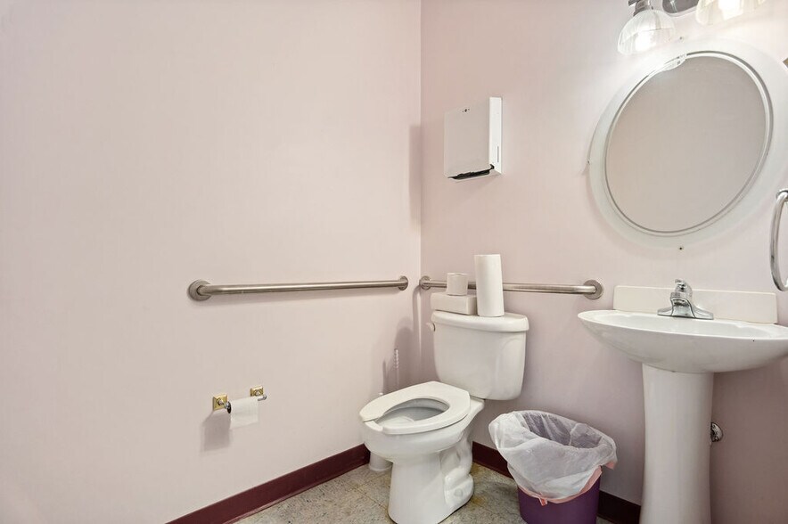 More Photos Of 43 Office Park Dr, Jacksonville Medical For Lease