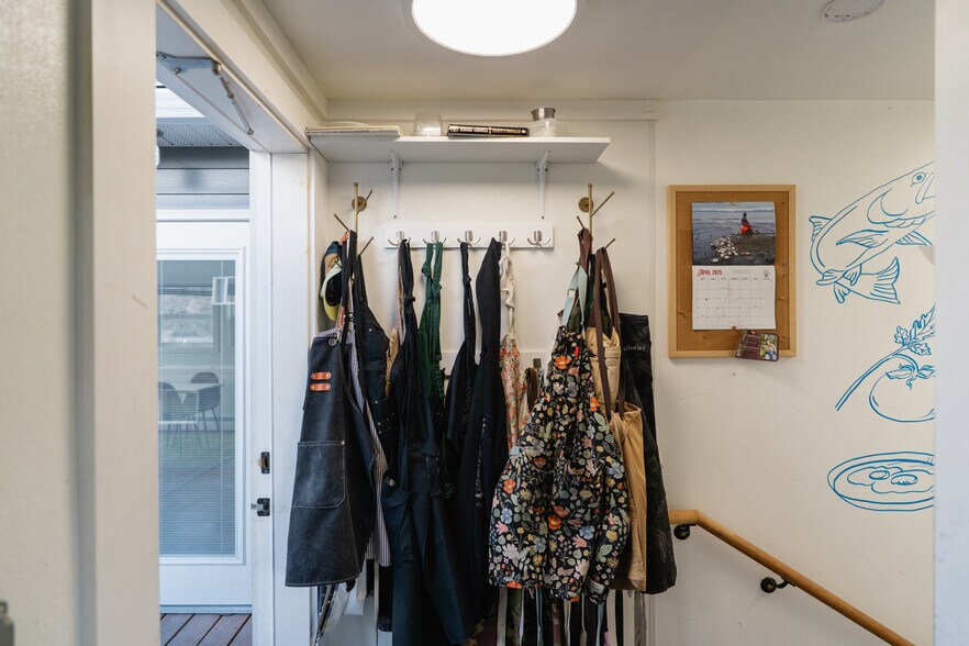 More Photos Of 927 S Cobb St, Palmer Restaurant For Sale