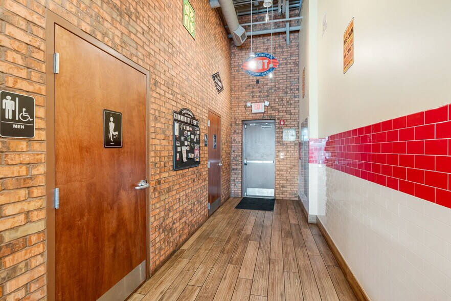 More Photos Of 6228 14th St W, Bradenton Storefront For Lease