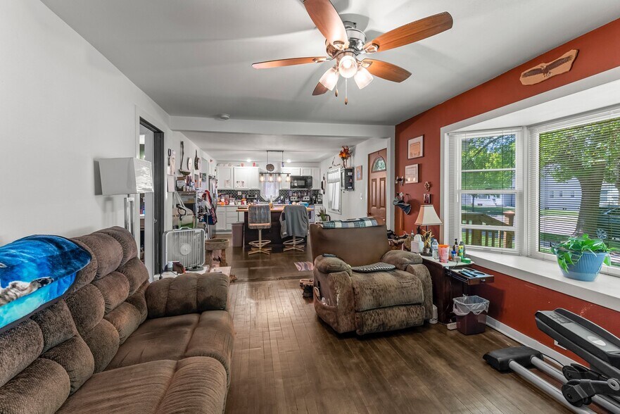More Photos Of 820 N 6th St, Montevideo Apartments For Sale