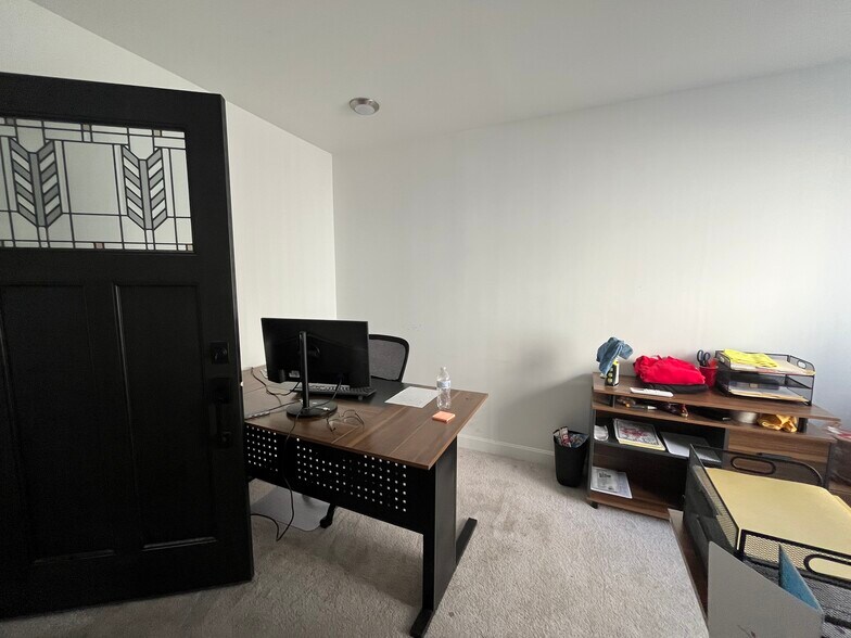 More Photos Of 6244 Old Lagrange Rd, Crestwood Warehouse For Lease