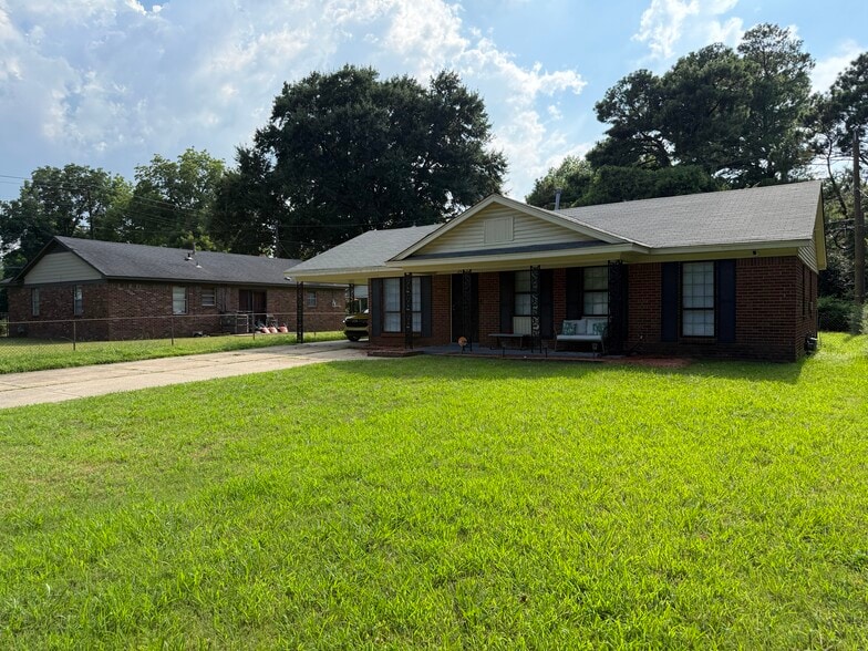 More Photos Of , Memphis Multifamily For Sale
