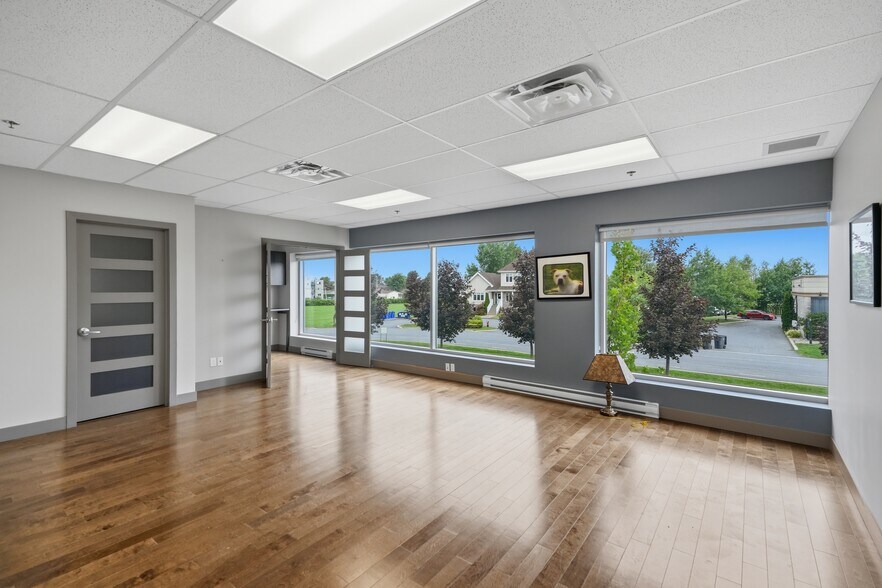 More Photos Of 4859 Rue Des Ormes, Contrecoeur Manufacturing For Sale