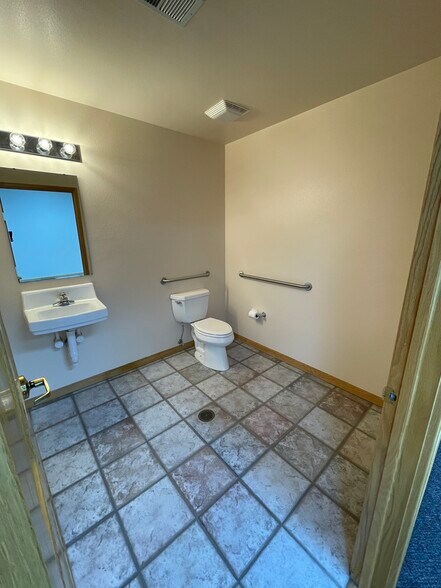 More Photos Of 4194-4208 N Garfield Ave, Loveland Office For Lease