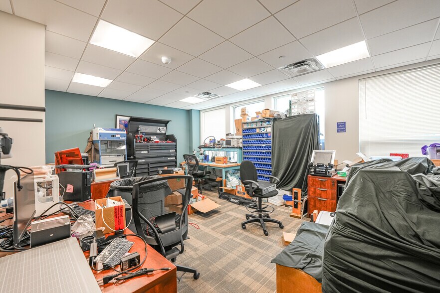 More Photos Of 7115 Leesburg Pike, Falls Church Office For Sale