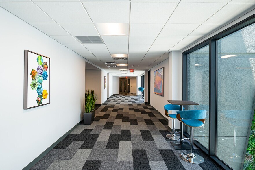 More Photos Of 1661 E Camelback Rd, Phoenix Office For Lease