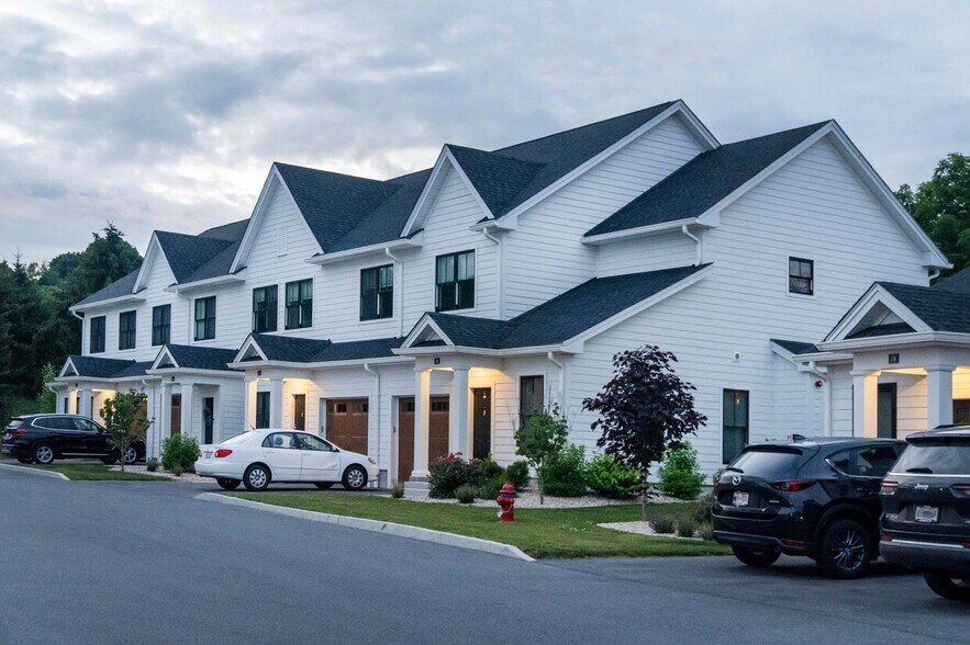 More Photos Of 949 Dutchess Tpke, Poughkeepsie Freestanding For Lease