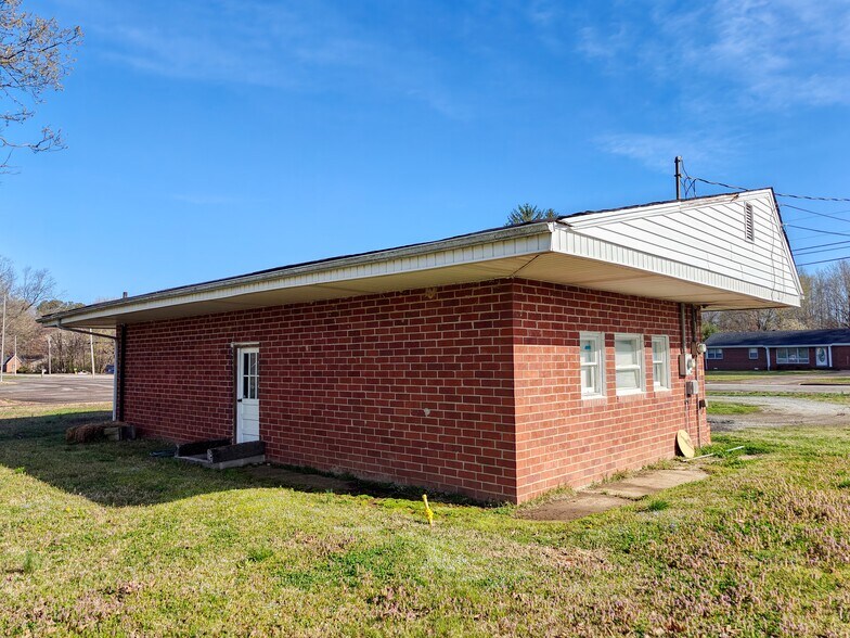 More Photos Of 433 Cedar St, Gleason Specialty For Sale