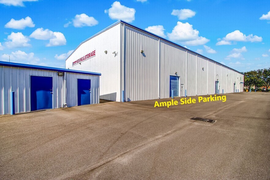 More Photos Of 10416 New Berlin Rd, Jacksonville Warehouse For Lease