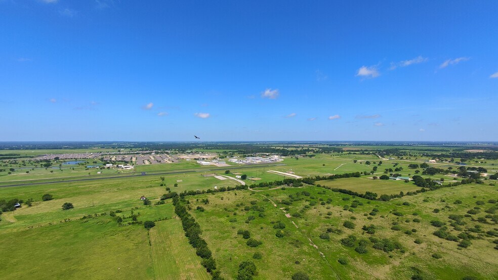 More Photos Of 321 Veterans Memorial Dr, Navasota Land For Sale