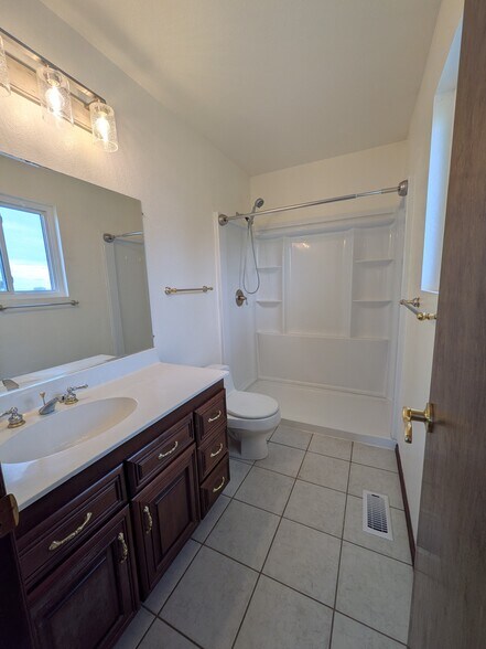 More Photos Of 15507 County Road 10, Fort Lupton Flex For Lease