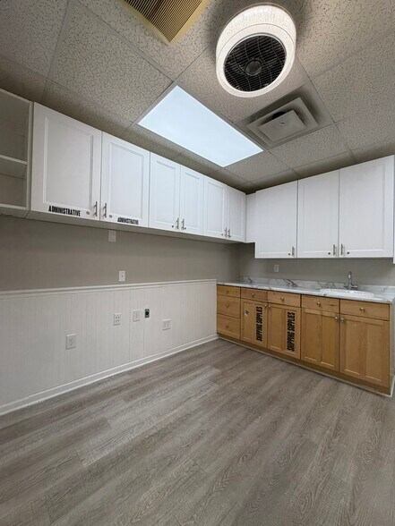 More Photos Of 1140 Independence Ave, Marion Medical For Lease