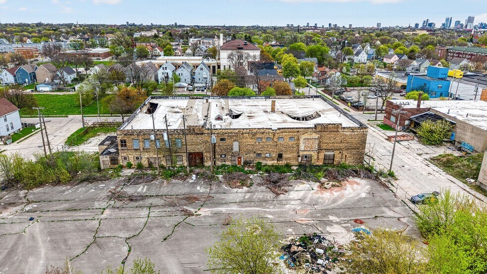 More Photos Of 3000 W Clarke St, Milwaukee Warehouse For Sale