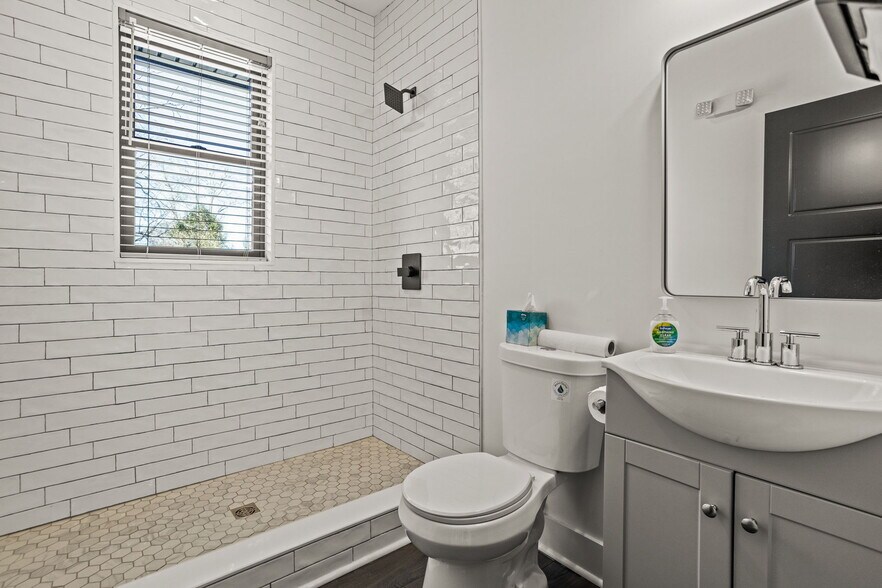 More Photos Of 204 Mills Ave, Greenville Office For Sale