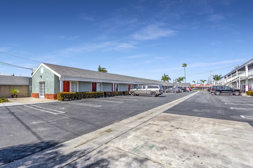 More Photos Of 777 W 19th St, Costa Mesa Coworking Space