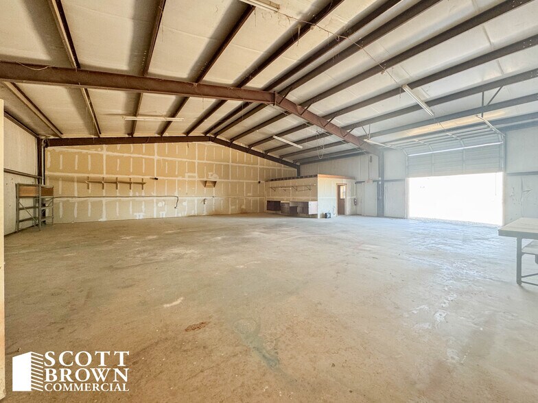 More Photos Of 900 Utility Rd, Sanger Unknown For Lease