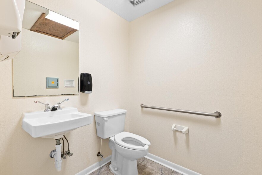 More Photos Of 1200 S Pinellas Ave, Tarpon Springs Medical For Lease