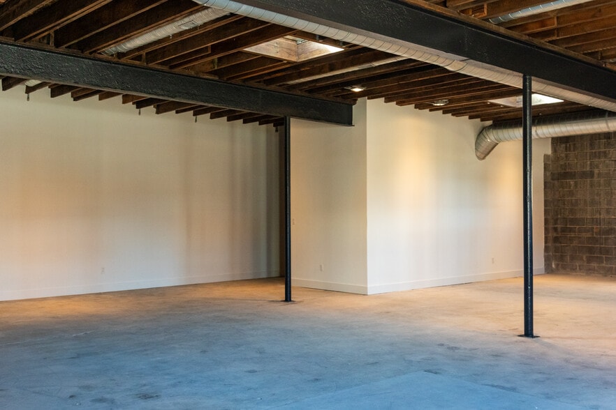 More Photos Of 416 3rd St, Petersburg Loft Creative Space For Lease
