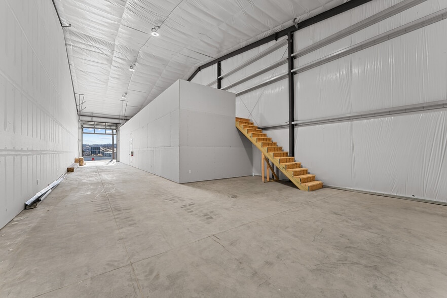 More Photos Of 201 Blue Sky ln, Hollister Flex For Lease