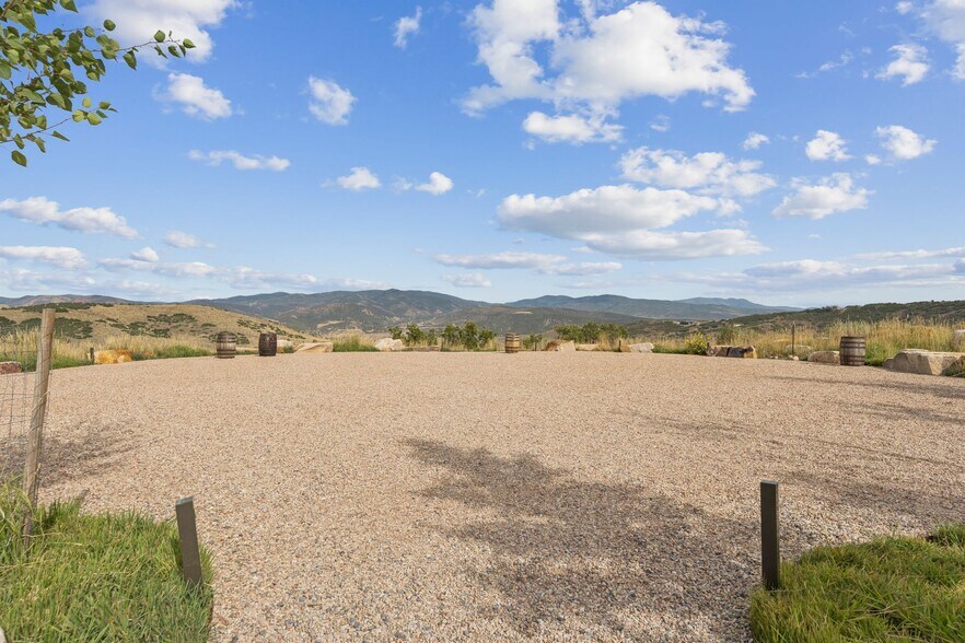 More Photos Of 27649 Old Lincoln Highway, Wanship Freestanding For Sale