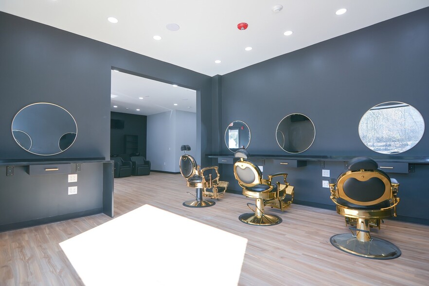 More Photos Of 995 Main St, Clinton Auto Dealership For Sale