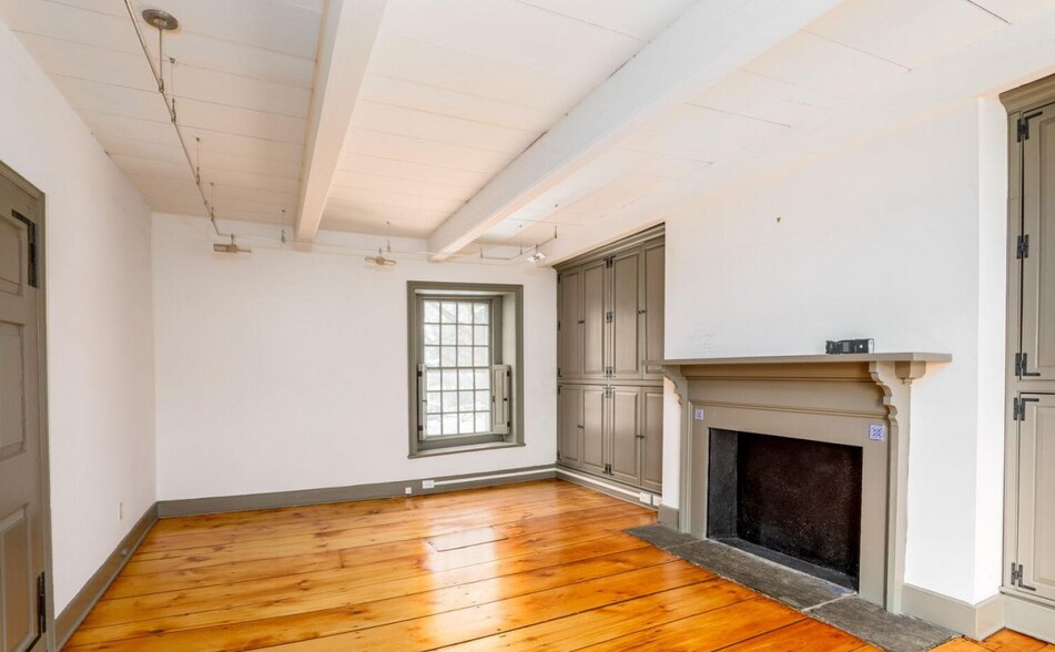 More Photos Of 43 Crown St, Kingston Office For Lease