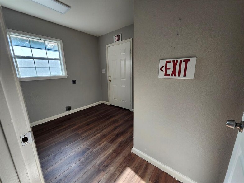 More Photos Of 12716 Fitzhugh Rd, Austin Office For Lease